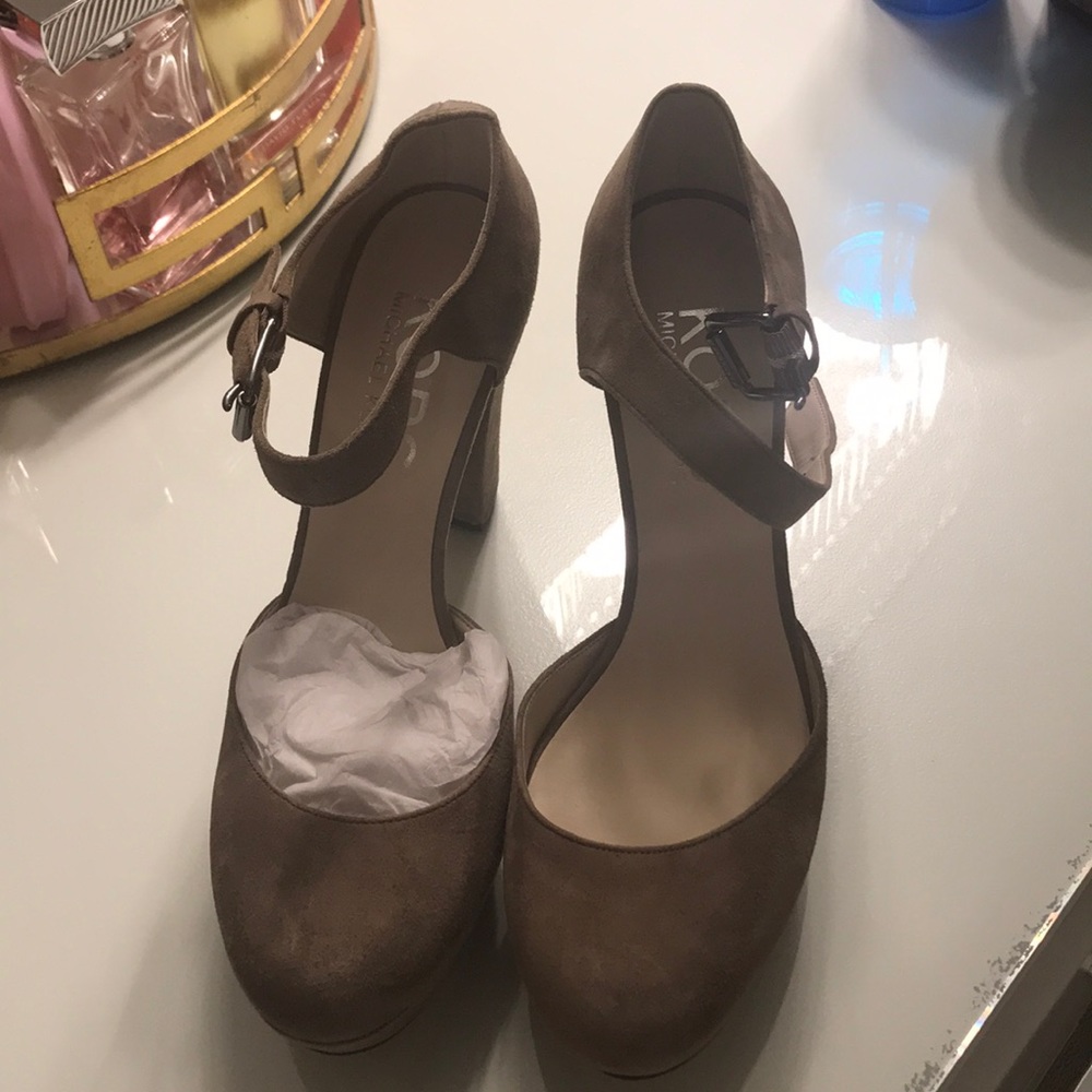 Light brown/tan Michael Kors heels